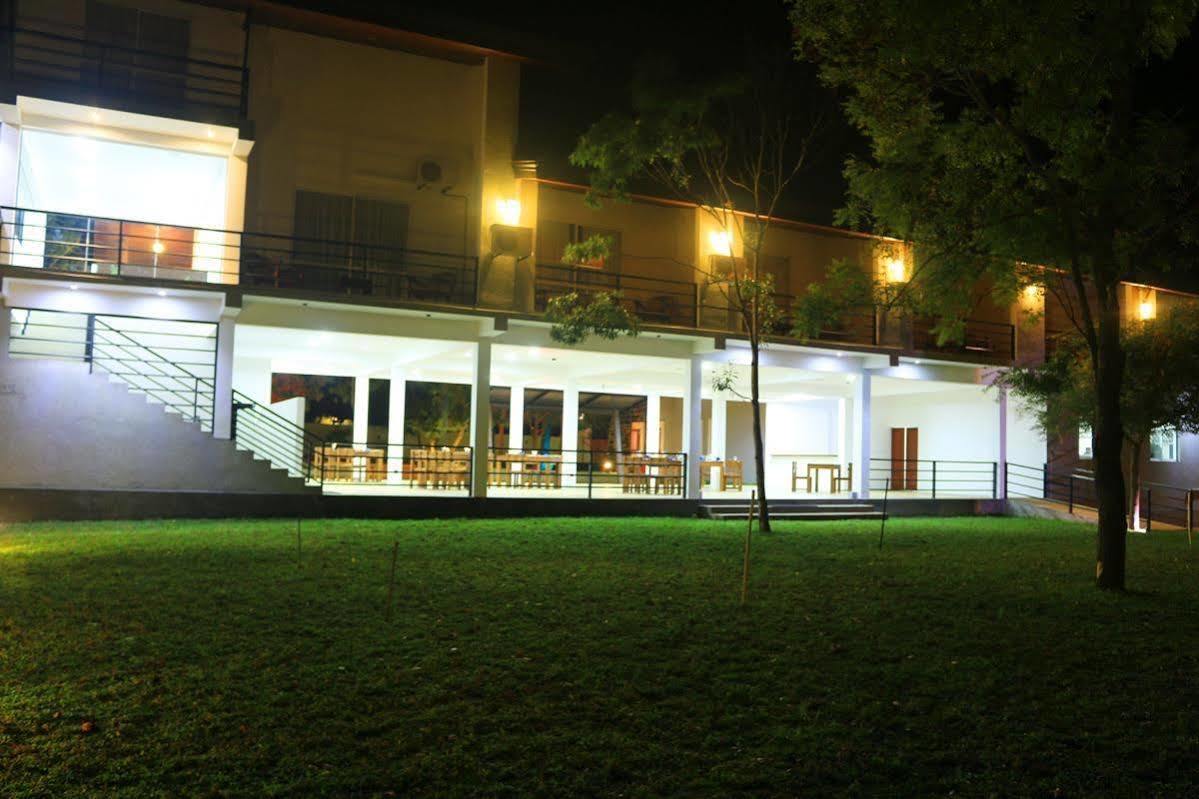 เอเธนาเลค บูทิก Hotel ดัมบูลลา ภายนอก รูปภาพ