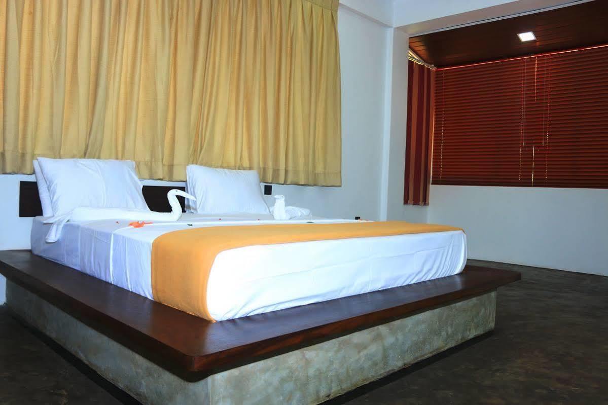 เอเธนาเลค บูทิก Hotel ดัมบูลลา ภายนอก รูปภาพ
